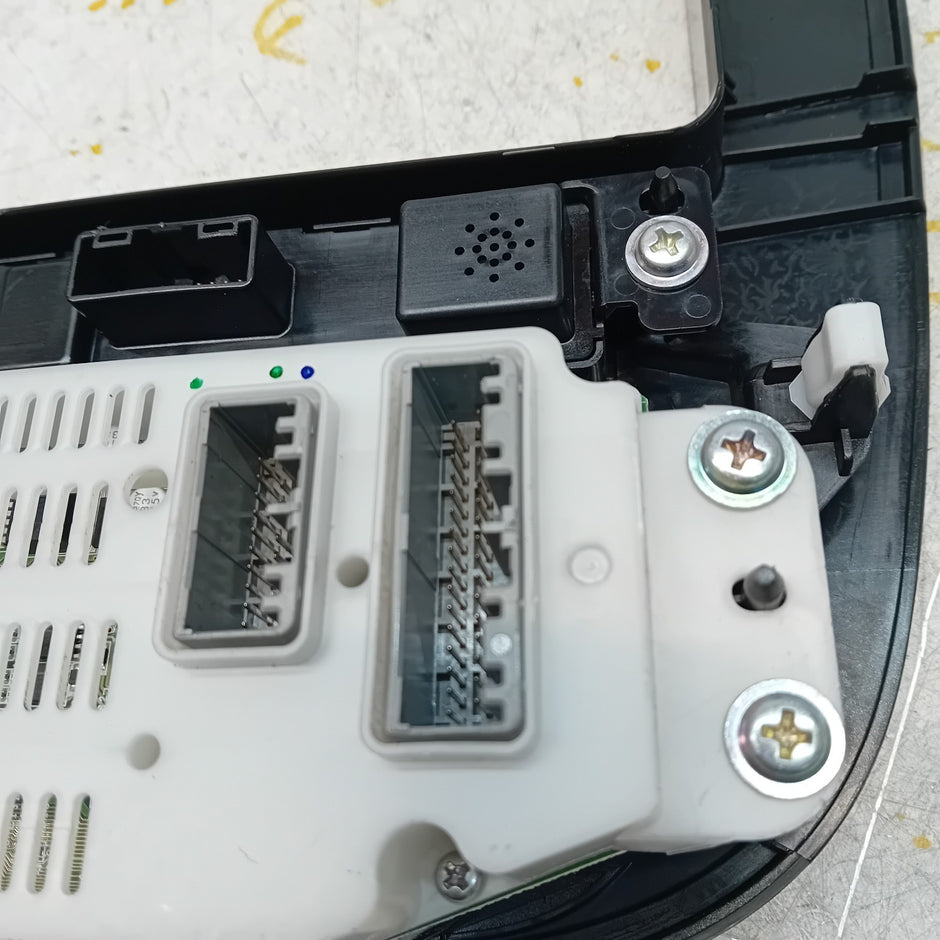 MITSUBISHI OUTLANDER PHEV HEATER  CONTROL PANEL CAB502A043A C68372 FM001070