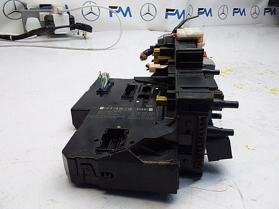 MERCEDES C-CLASS W204  FUSE  BOX RELAY A2049005003 FMF104