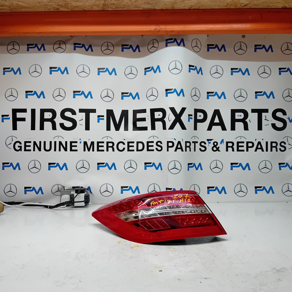 MERCEDES E-CLASS W207 COUPE PASSENGER SIDE NS REAR TAIL LIGHT A2079060158 FMT171