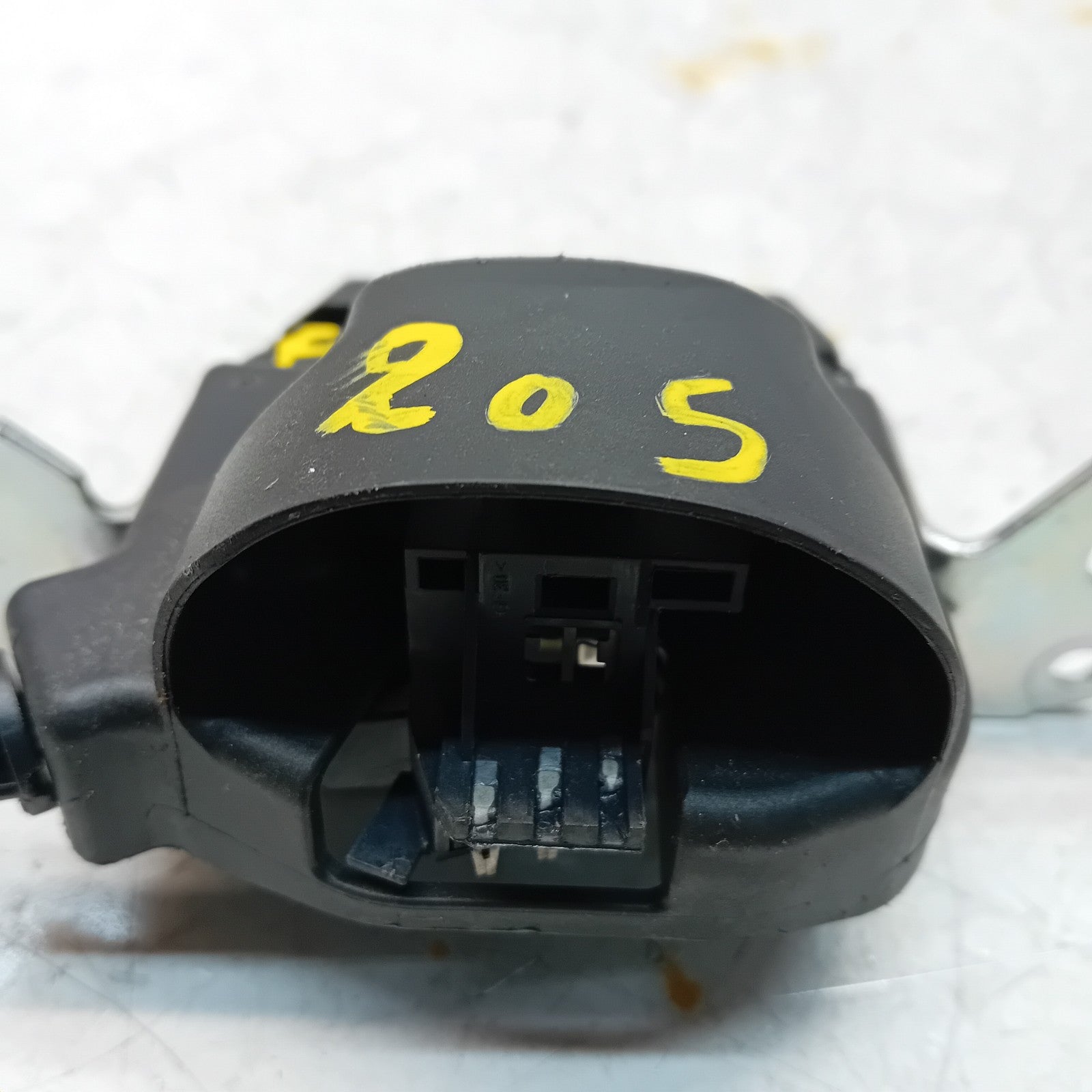 GENUINE MERCEDES BENZ C-CLASS W205 TRUNK LID LOCK LATCH FM00911