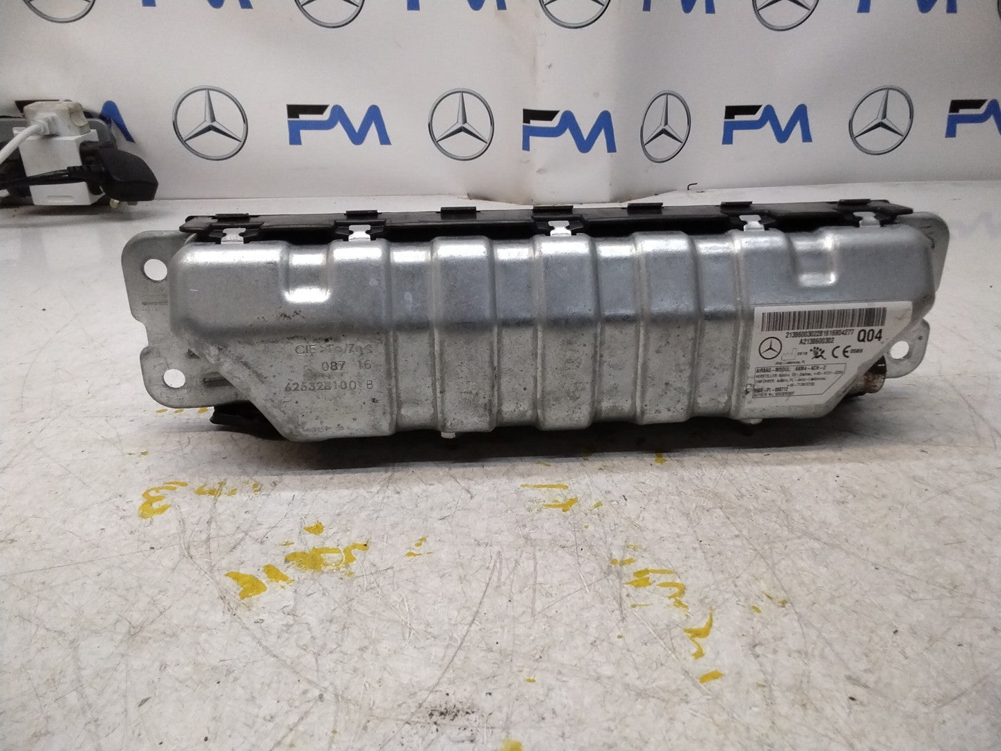 2018 MERCEDES BENZ A-CLASS W213 DRIVER SIDE KNEE AIRBAG A2138600302 FM00736