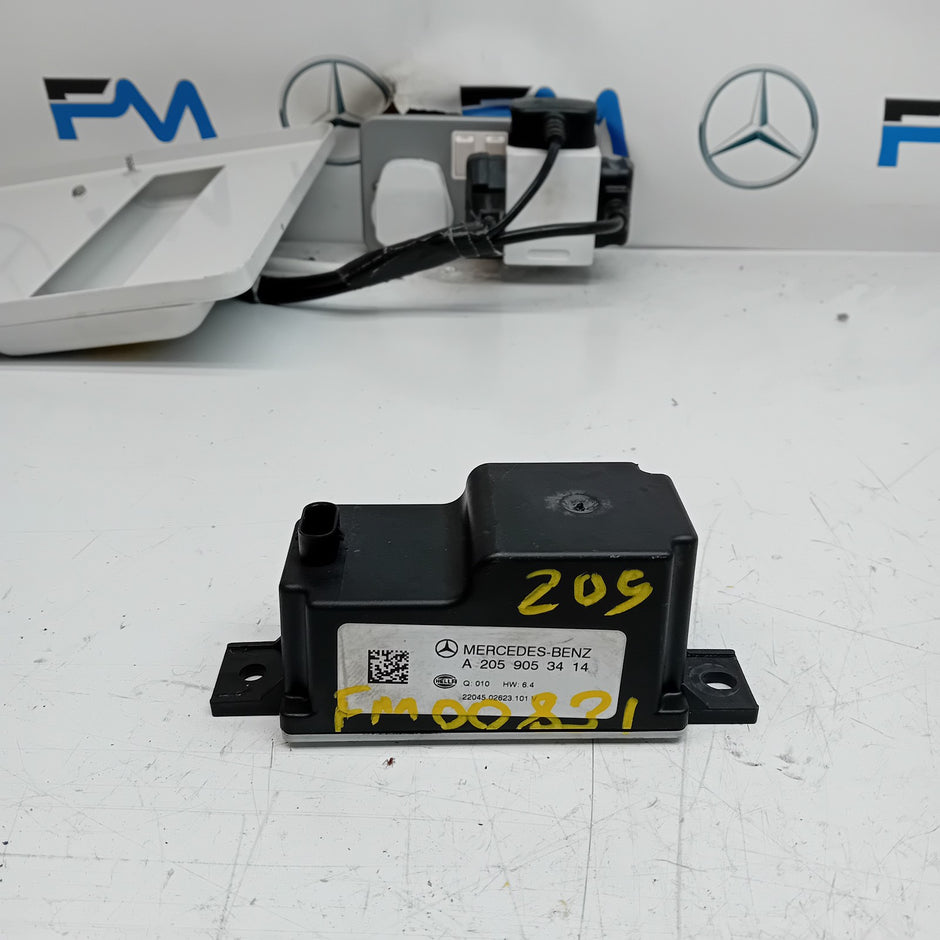 MERCEDES C-CLASS VOLTAGE CONVERTER AUXILIARY BATTERY W205 A2059053414 FM00831