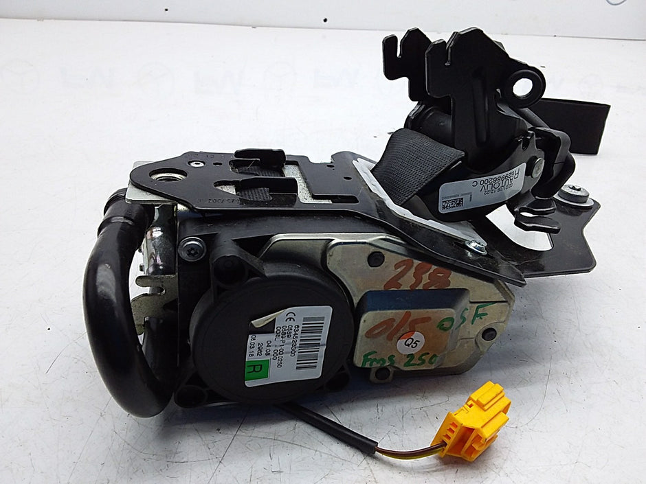 MERCEDES E-CLASS W238 SEAT BELT FRONT RIGHT DRIVER SIDE A2388602900 FMS250 OSF
