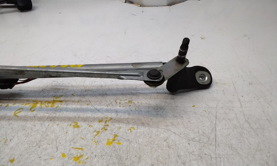 MERCEDES-BENZ A CLASS W177  FRONT WIPER MOTOR WITH LINKAGE A1779064801 FM00749