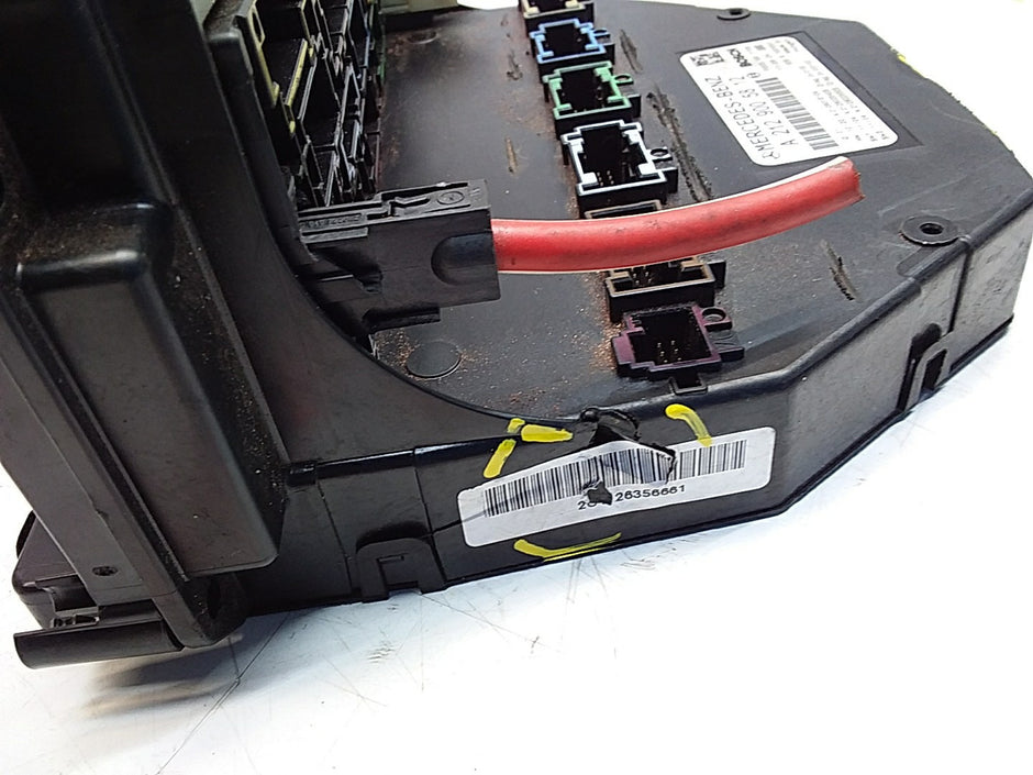 Mercedes E-CLASS W212 Fuse  Box RELAY A2129005812 FMF92 (DAMAGED)