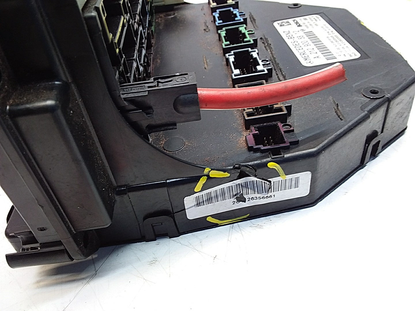 Mercedes E-CLASS W212 Fuse  Box RELAY A2129005812 FMF92 (DAMAGED)