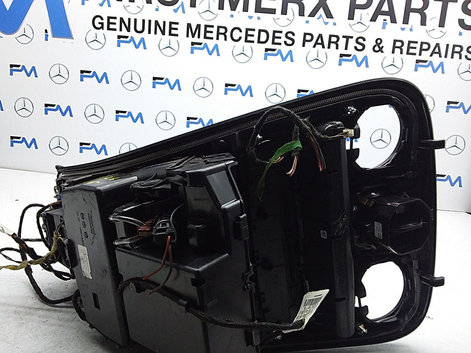 2016-2019 MERCEDES E CLASS W213 CENTRE  CONSOLE  A2054402032 FMK26 (DAMAGED)