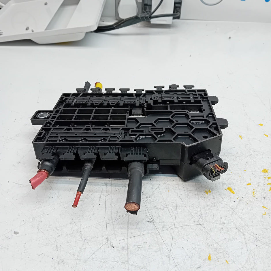 Mercedes C-Class W205 Front Inboard Fuxebox Module Unit A2055402850 FM00814