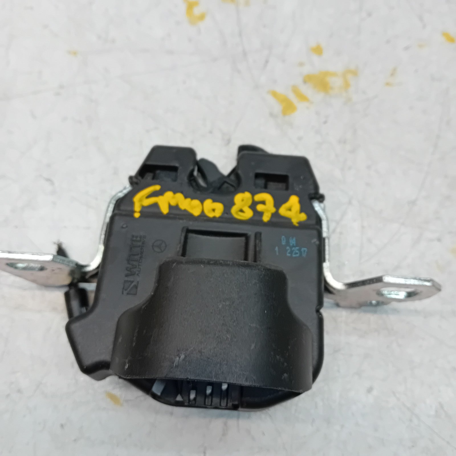 GENUINE MERCEDES BENZ C-CLASS W205 TRUNK LID LOCK LATCH FM00874