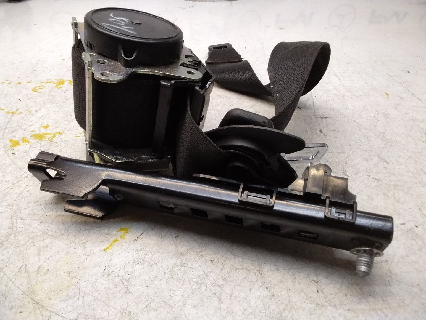 MERCEDES C-CLASS W205 SEAT BELT FRONT PASSENGER LEFT SIDE A2058600185 FMS330 NSF