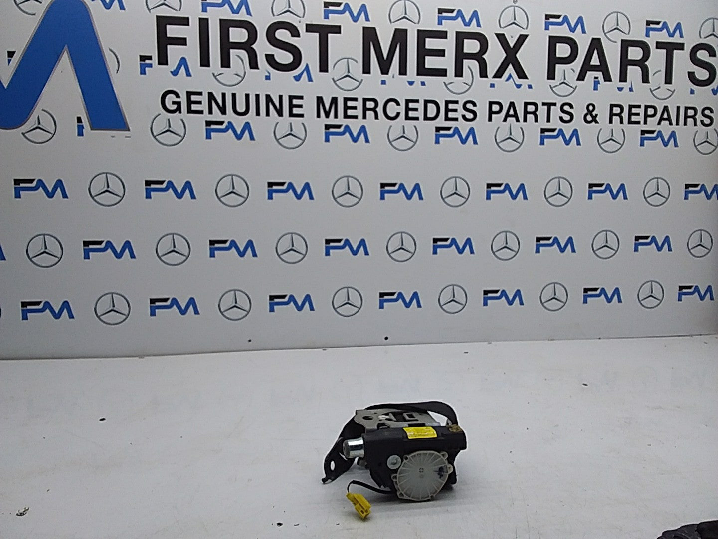 MERCEDES C-CLASS W204 SEAT BELT REAR  LEFT PASSENGER SIDE A2048602886 FMS209 NSR