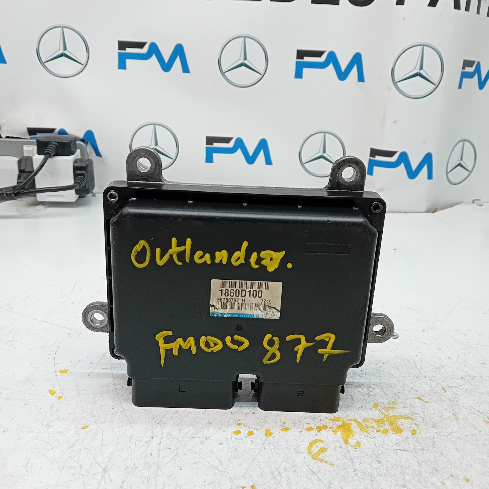 MITSUBISHI  OUTLANDER MK3 ENGINE ECU CONTROL MODULE 1860D100 FM00877