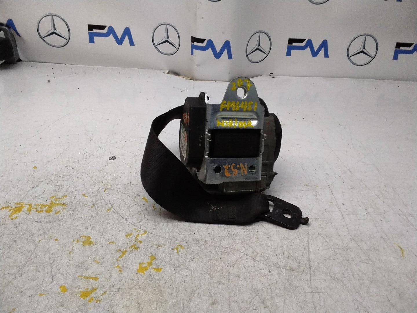 MERCEDES E CLASS SEAT BELT REAR RIGHT AND LEFT A2078602385 C207 FMS451 NSR OSR