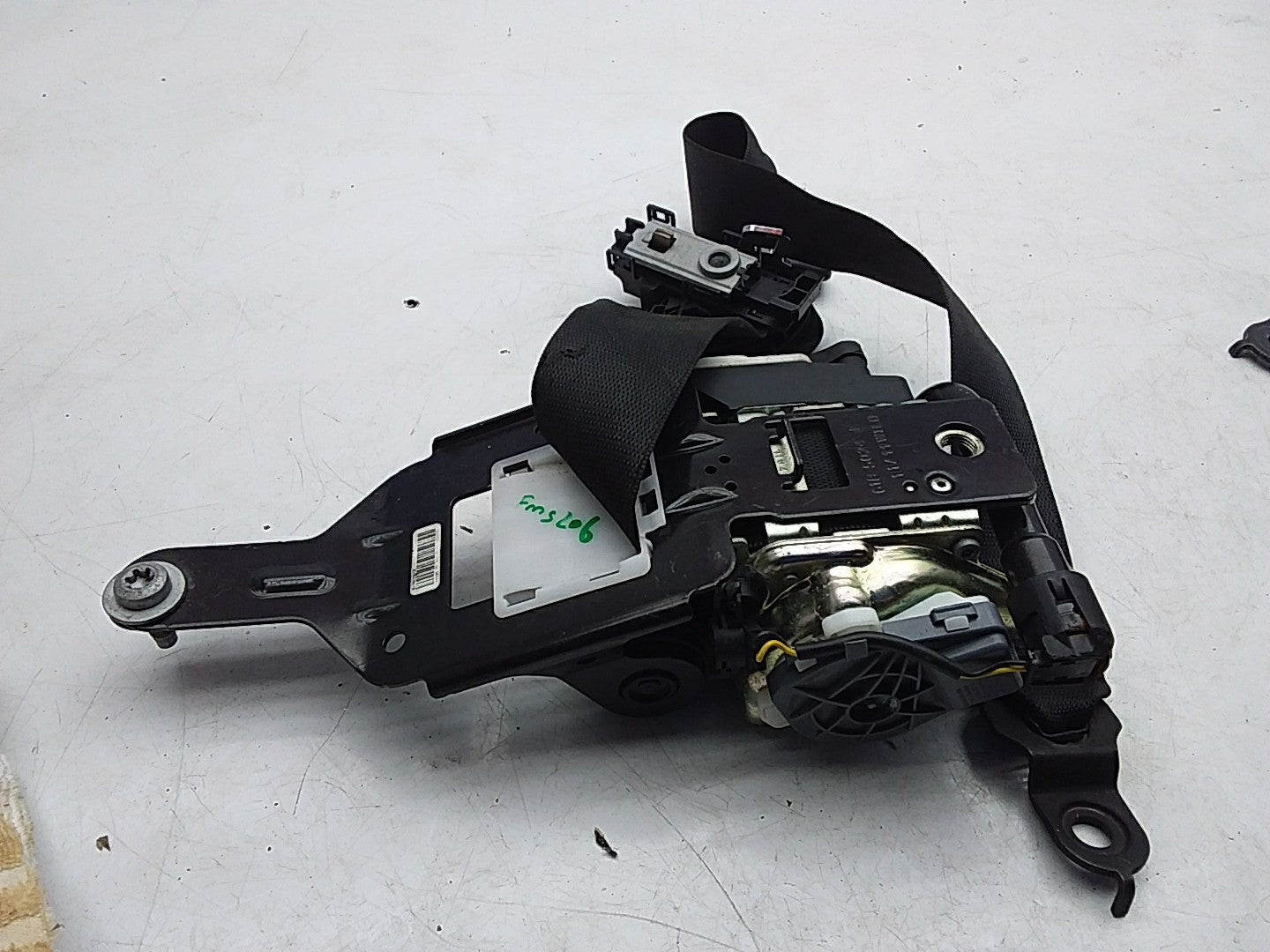 MERCEDES C-CLASS W204 SEAT BELT FRON  LEFT PASSENGER SIDE A2048602185 FMS206 NSF