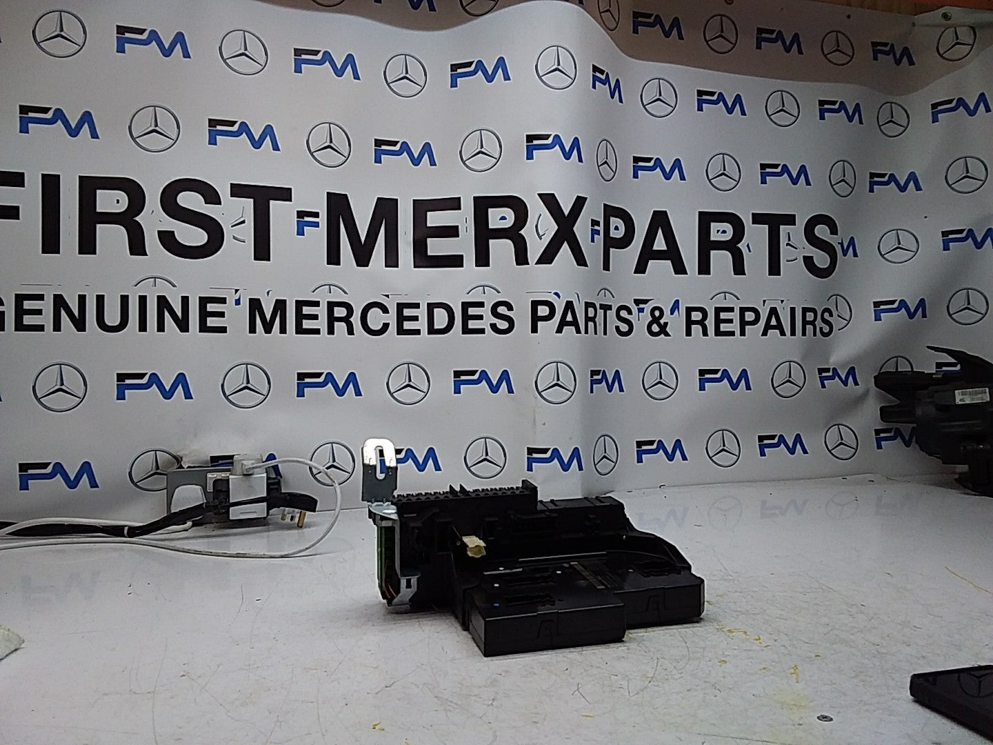 MERCEDES C-CLASS W204  FUSE  BOX RELAY A2049060105 FMF103