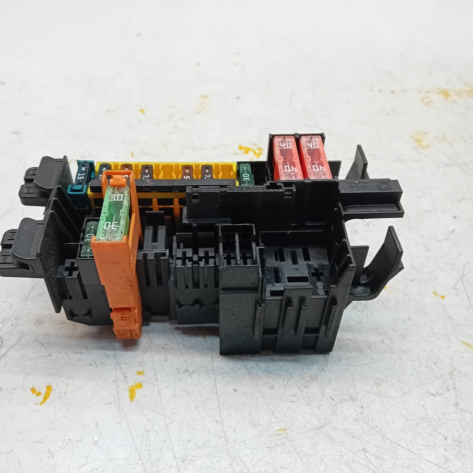 MERCEDES C-CLASS W205  FUSE BOX A2059065806 FM001129