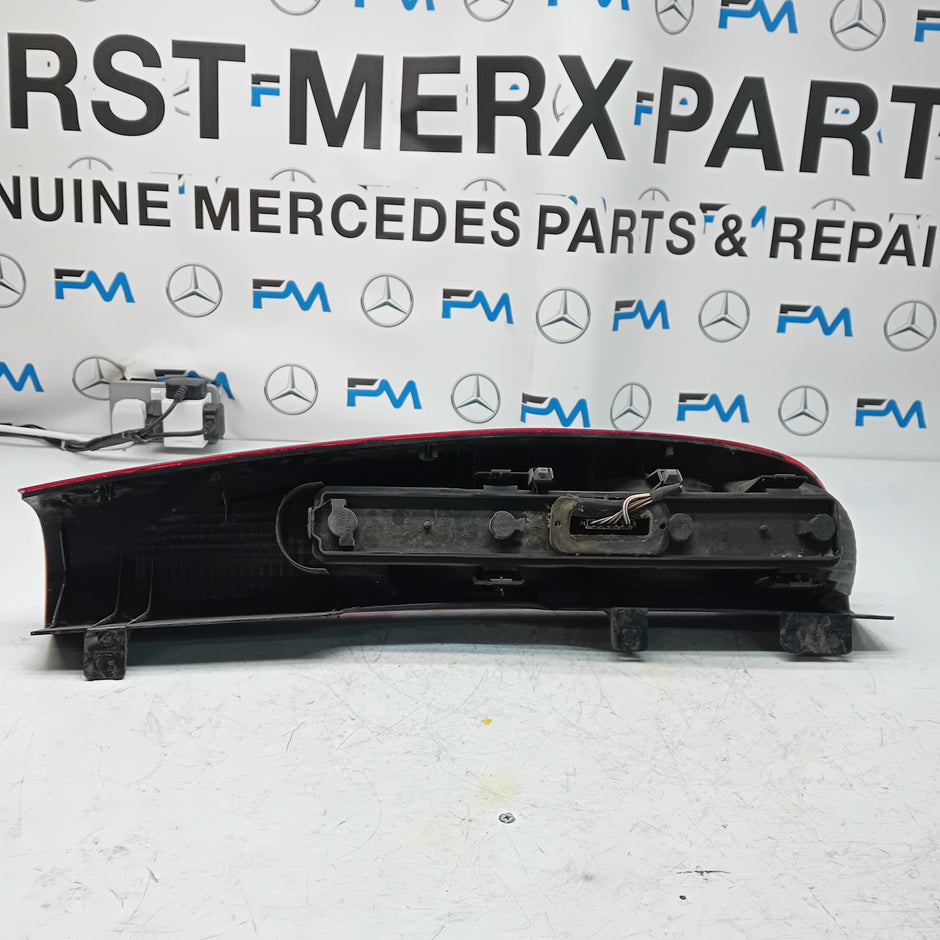 MERCEDES VITO W639 2004-14 PASSENGER NS OUTER REAR TAIL LIGHT 964678-00 FMT151