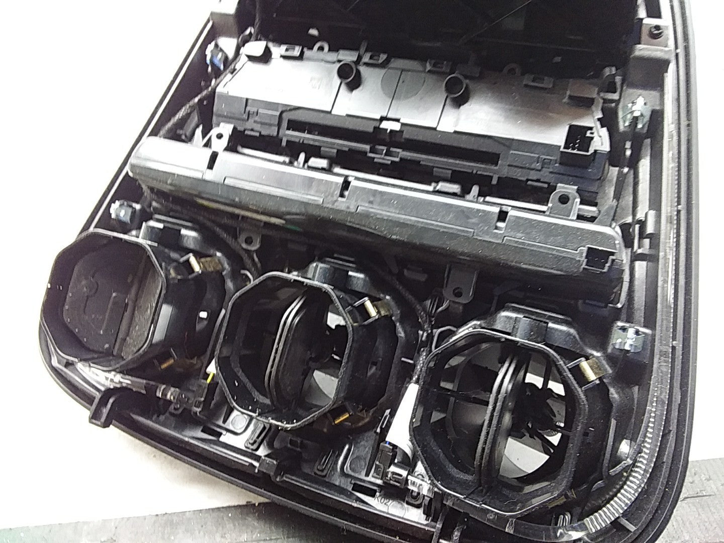 2014 ONWARDS MERCEDES C-CLASS W205 CENTRE  CONSOLE  A2056807210 FMK15 (DAMAGED)