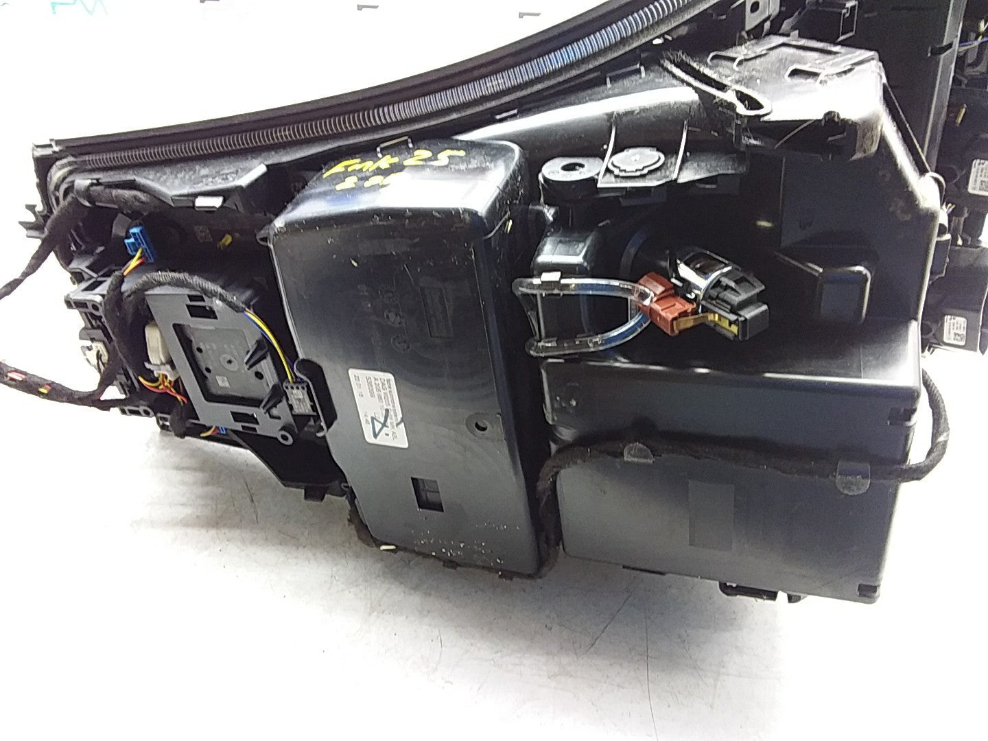 2016-2019 MERCEDES E CLASS W213 CENTRE  CONSOLE  A2055402224 FMK25 (DAMAGED)