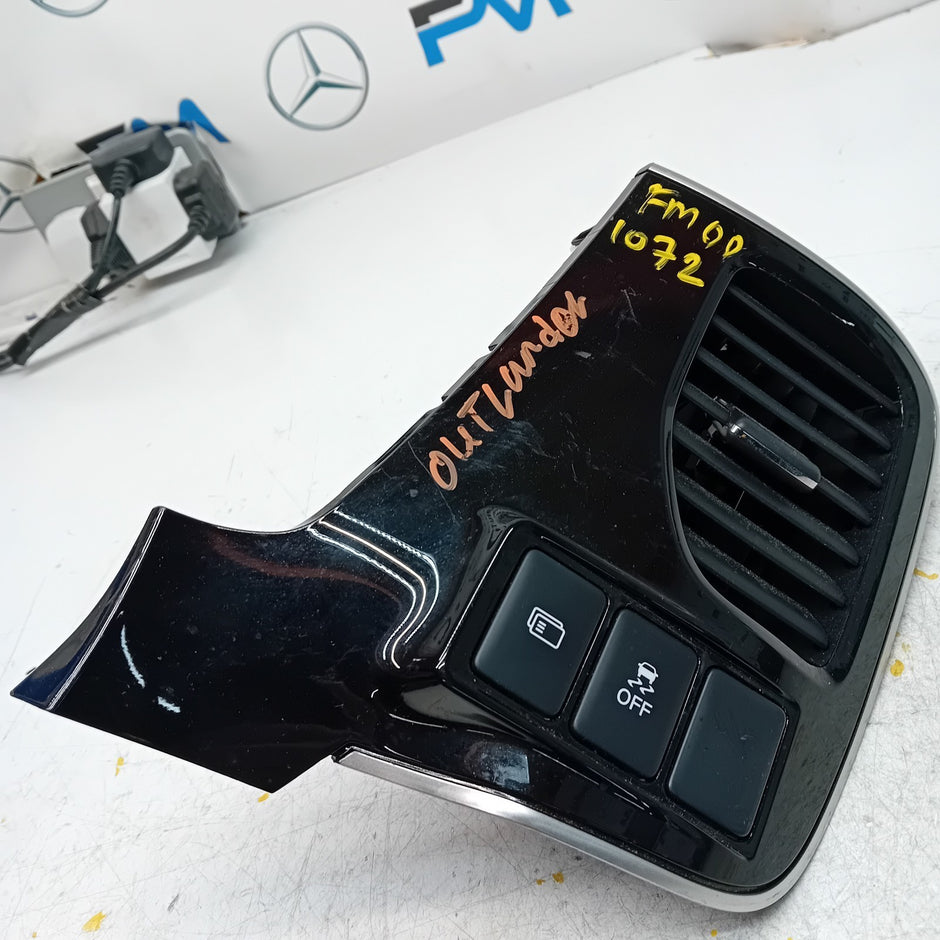 MITSUBISHI OUTLANDER MK3 DASHBOARD AIR VENT & SWITCHES 8030A202/220 FM001072