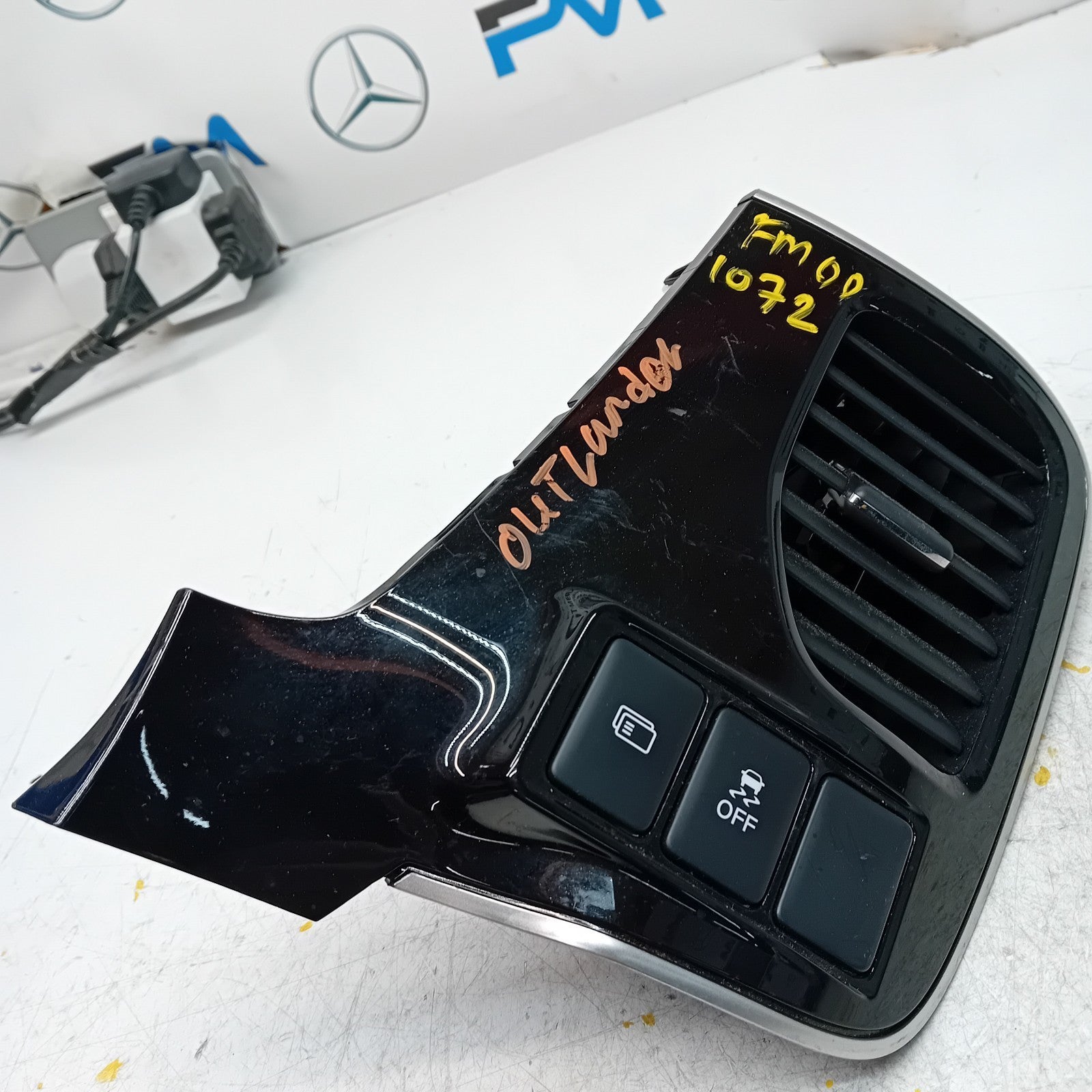 MITSUBISHI OUTLANDER MK3 DASHBOARD AIR VENT & SWITCHES 8030A202/220 FM001072