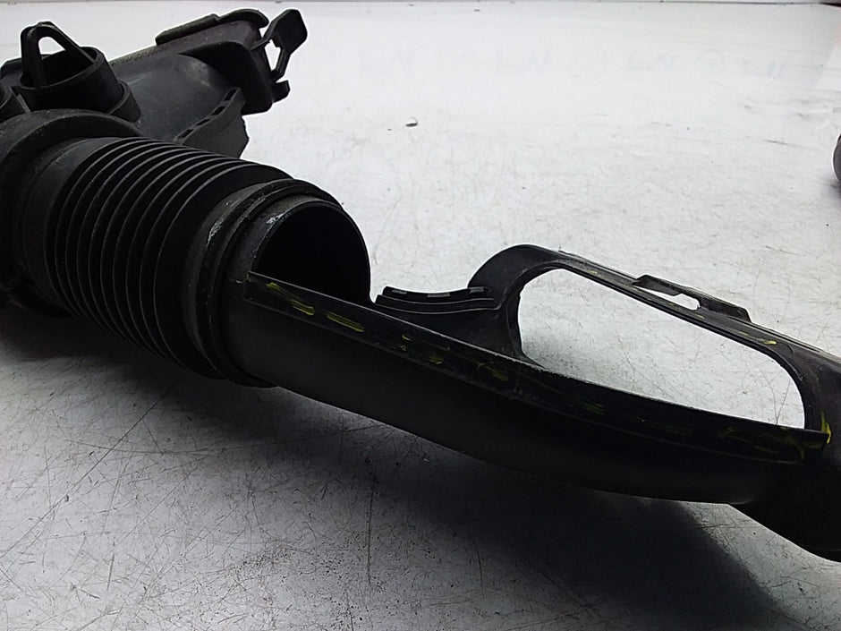 MERCEDES BENZ E-CLASS W213 AIR INTAKE TUBE A6540040097 FMI45 (DAMAGED)
