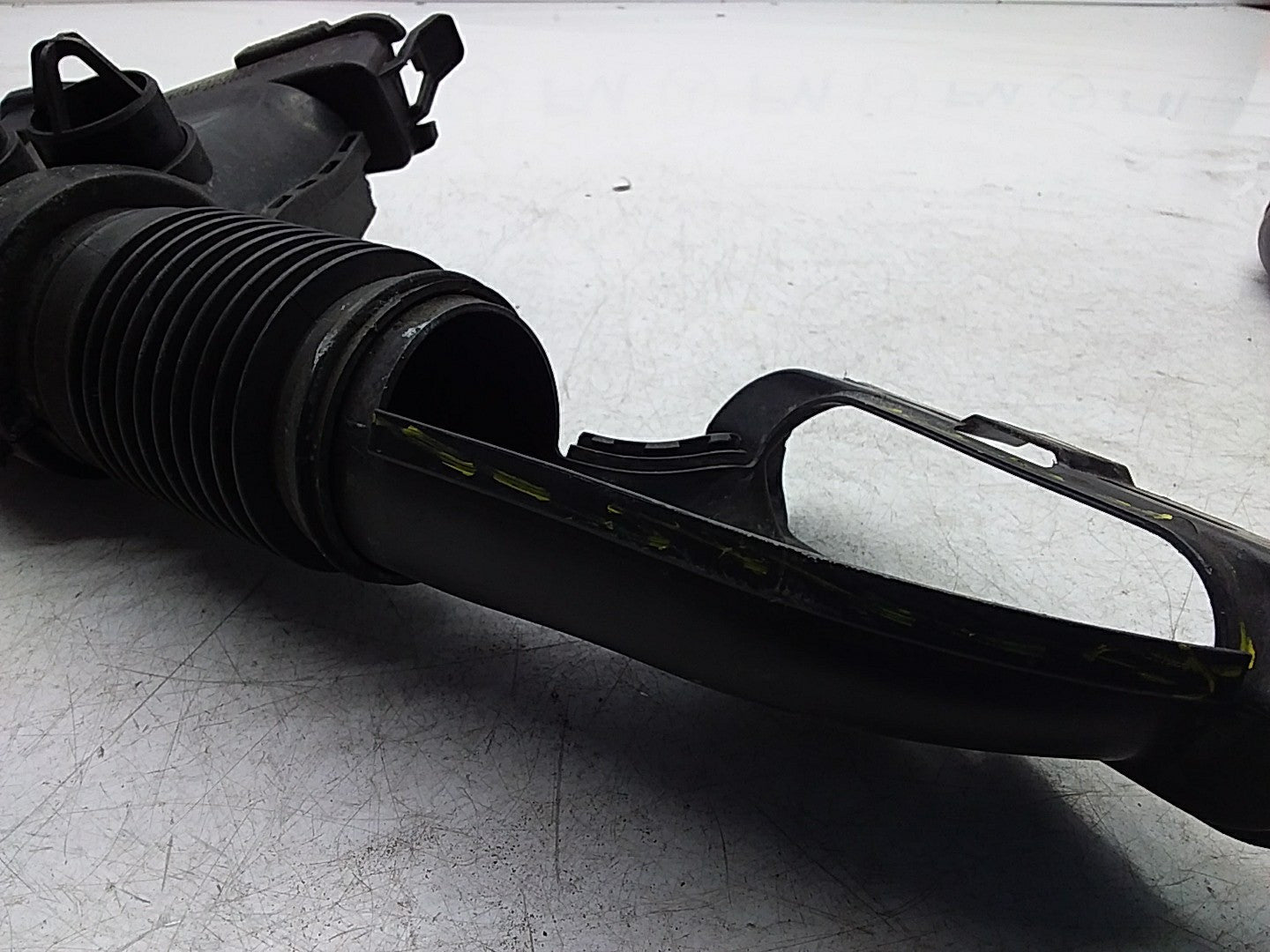 MERCEDES BENZ E-CLASS W213 AIR INTAKE TUBE A6540040097 FMI45 (DAMAGED)