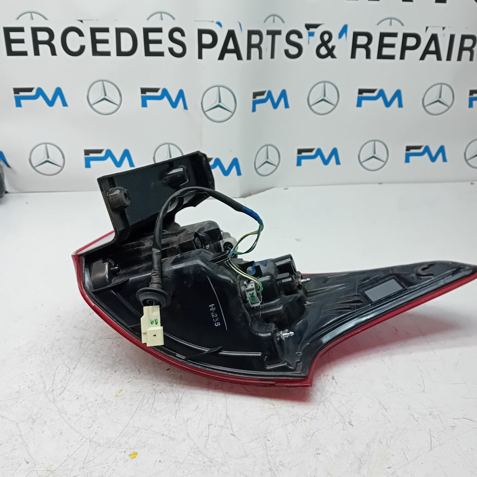 MITSUBISHI OUTLANDER MK3 2015-19 PASSENGER SIDE NS OUTER REAR TAIL LIGHT FMT138