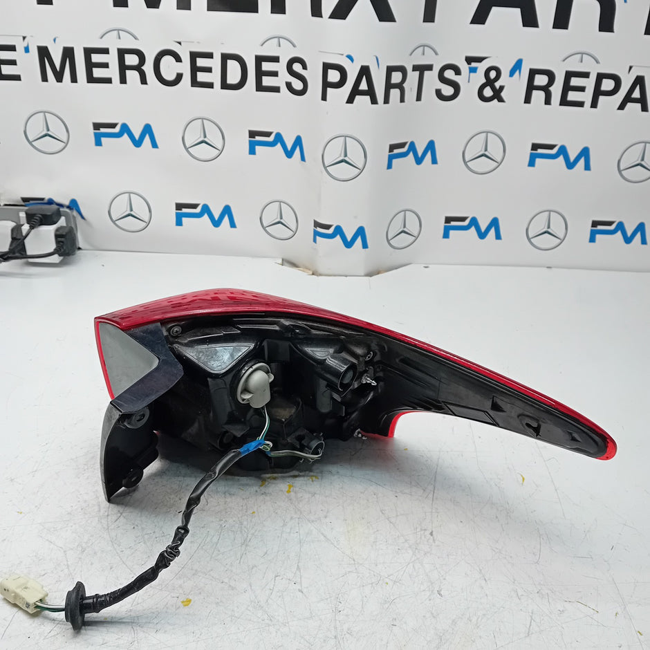 MITSUBISHI OUTLANDER MK3 2015-19 PASSENGER SIDE NS OUTER REAR TAIL LIGHT FMT140