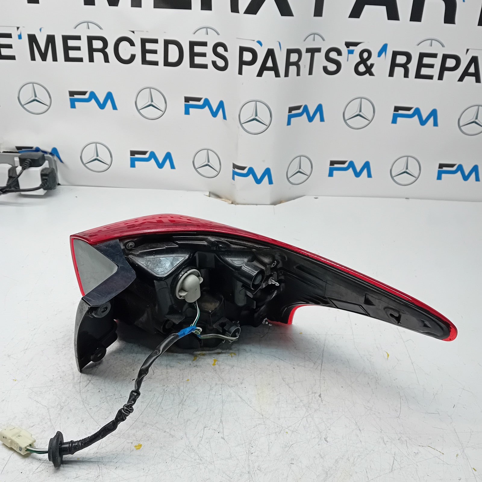 MITSUBISHI OUTLANDER MK3 2015-19 PASSENGER SIDE NS OUTER REAR TAIL LIGHT FMT140