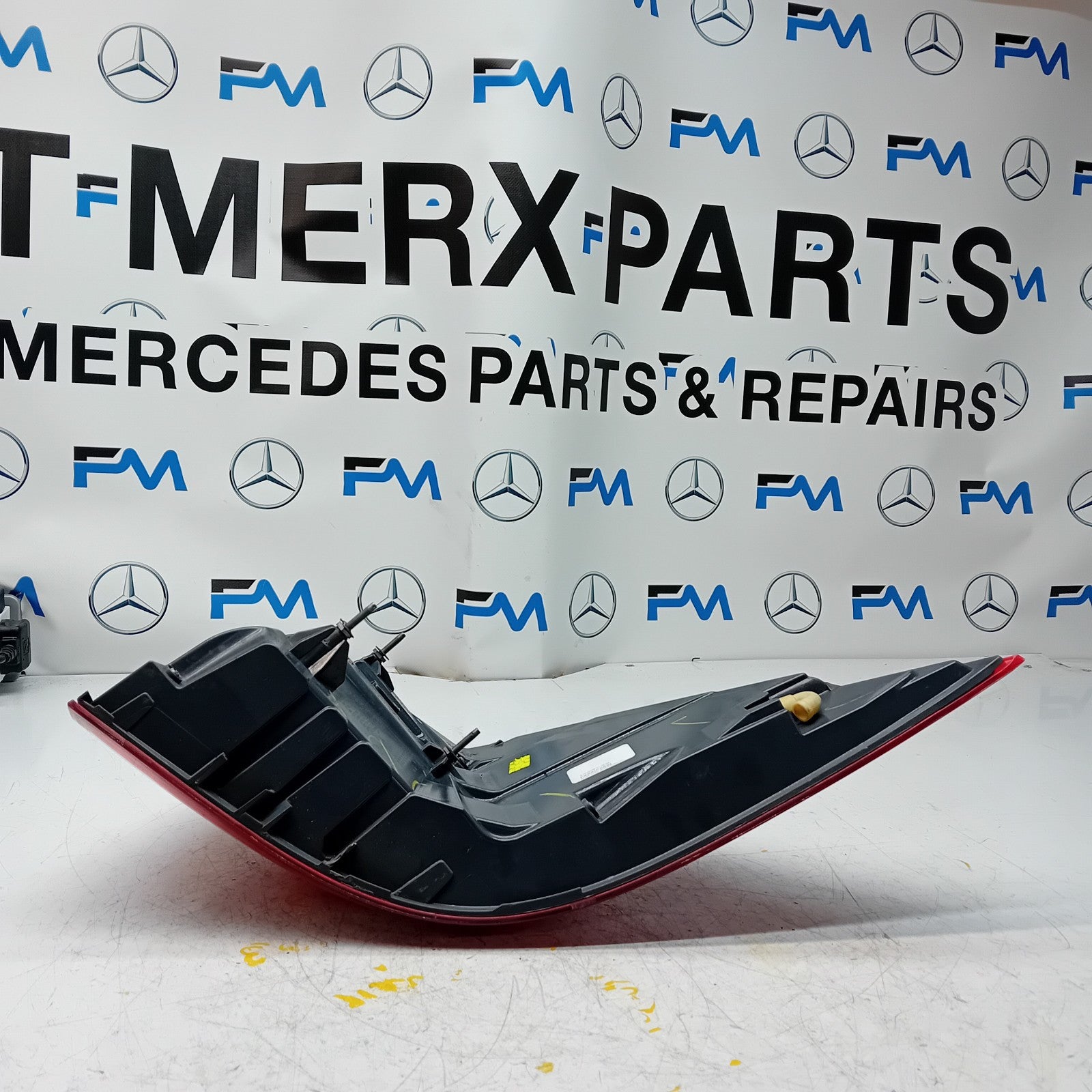 MERCEDES GLE W166 PASSENGER SIDE NS REAR TAIL LIGHT A1669065702 2018 FMT169