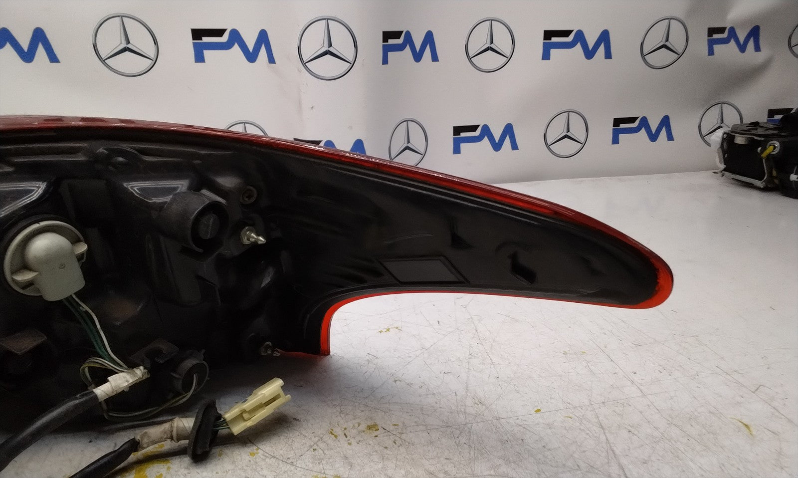 MITSUBISHI OUTLANDER PASSENGER SIDE LEFT NS REAR TAIL LIGHT FMT210 HALF LED