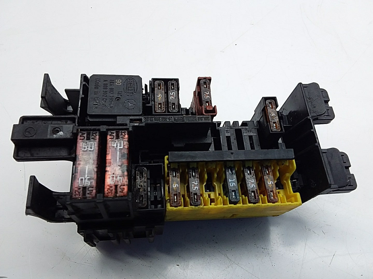 MERCEDES C CLASS FUSE RELAY BOX A2059067200 W205 2014 -2021 FMF15