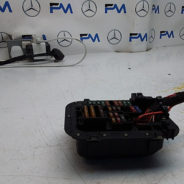 MERCEDES BENZ E-CLASS W213 2016 ONWARDS  FUSE RELAY BOX A2135403038 FMF116