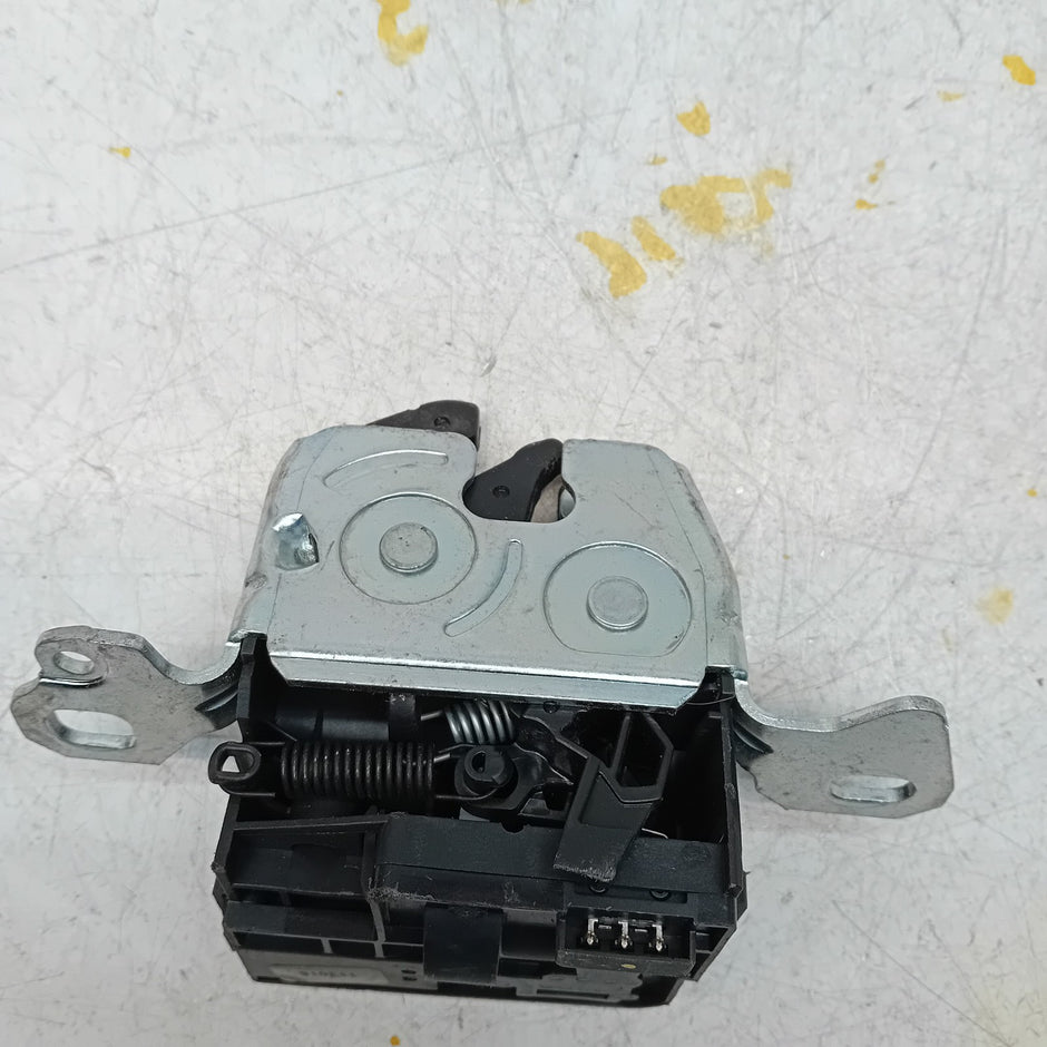 GENUINE MERCEDES BENZ C-CLASS W205 REAR SEAT LOCK / LATCH A2059200176 FM00873