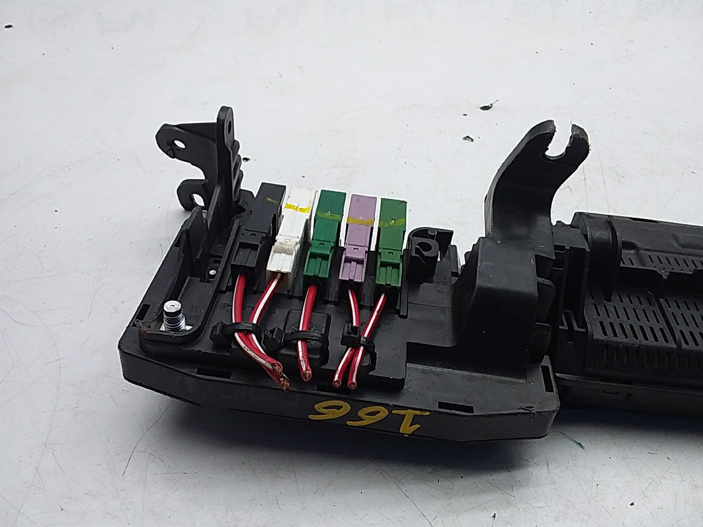 MERCEDES BENZ M-CLASS W166  FUSE RELAY BOX  A1669067701  FMF131