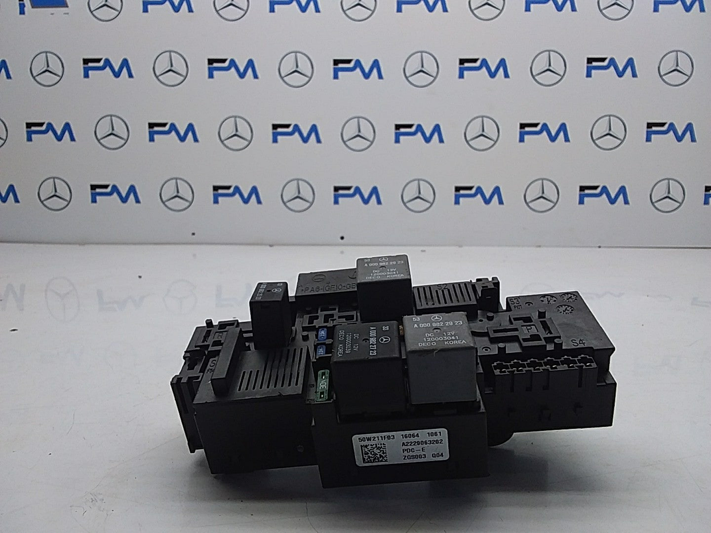 MERCEDES BENZ S-CLASS W222 FUSE BOX RELAY  A2229063202 FMF67