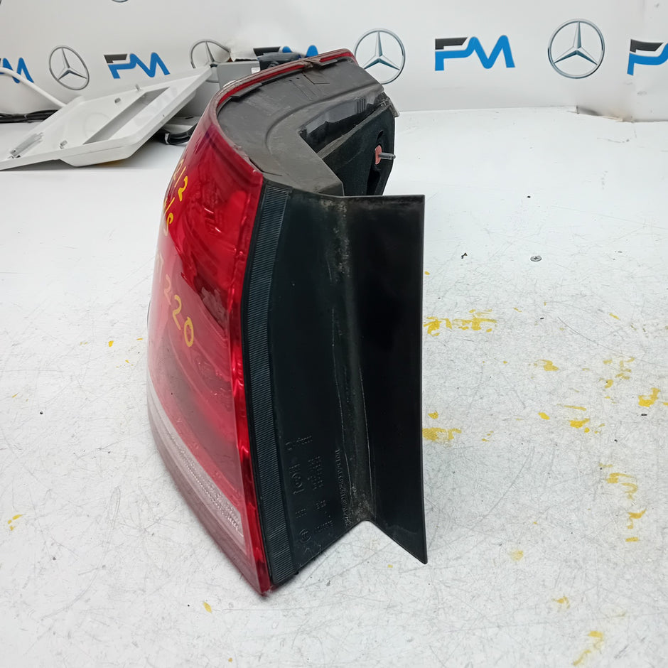 MERCEDES E-CLASS W212 PASSENGER SIDE LEFT NS REAR TAIL LIGHT A2129060703 FMT220