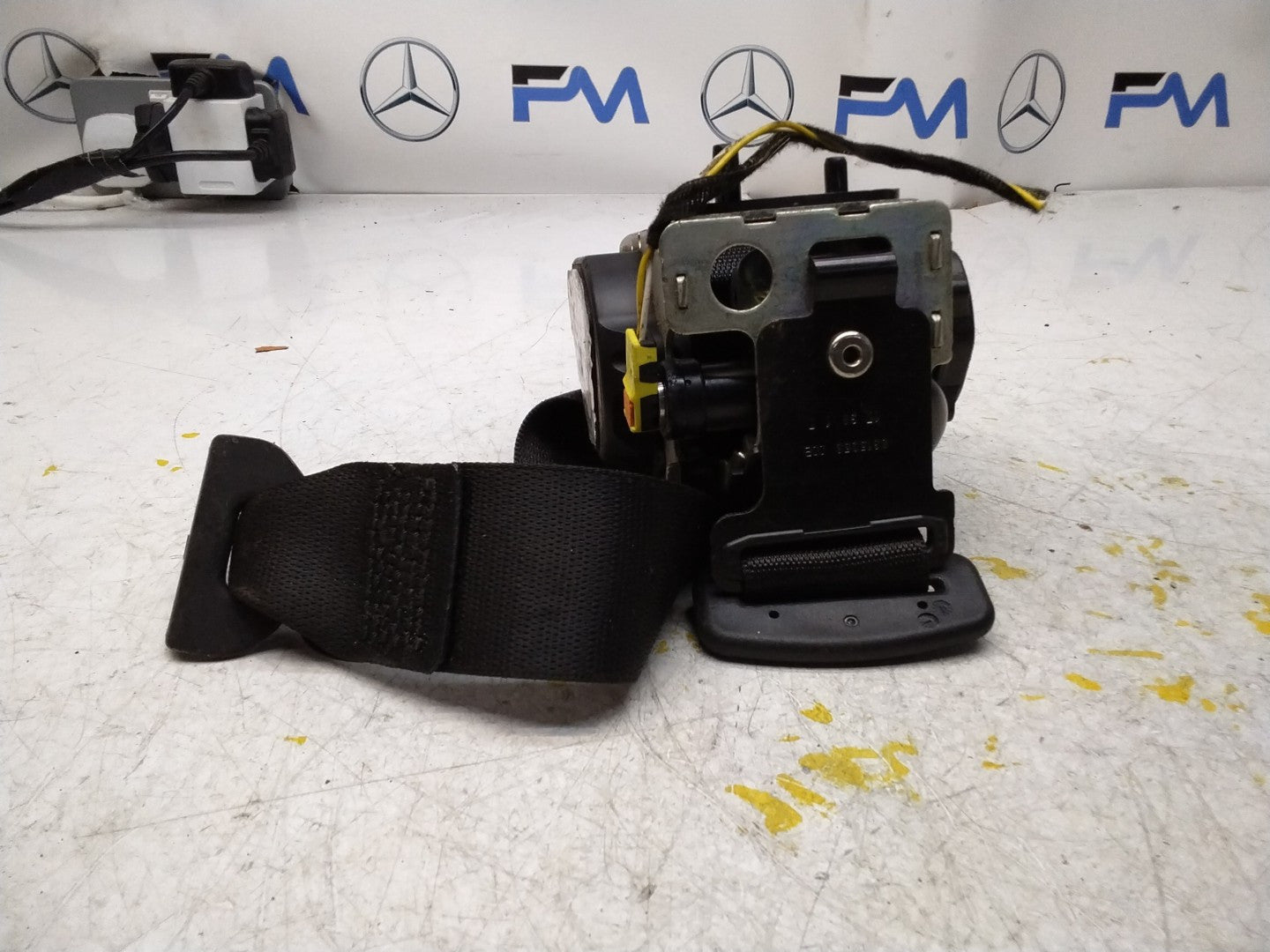 MERCEDES GLE W292 NEAR SIDE REAR SEAT BELT OEM A2928600185 FMS394 NSR