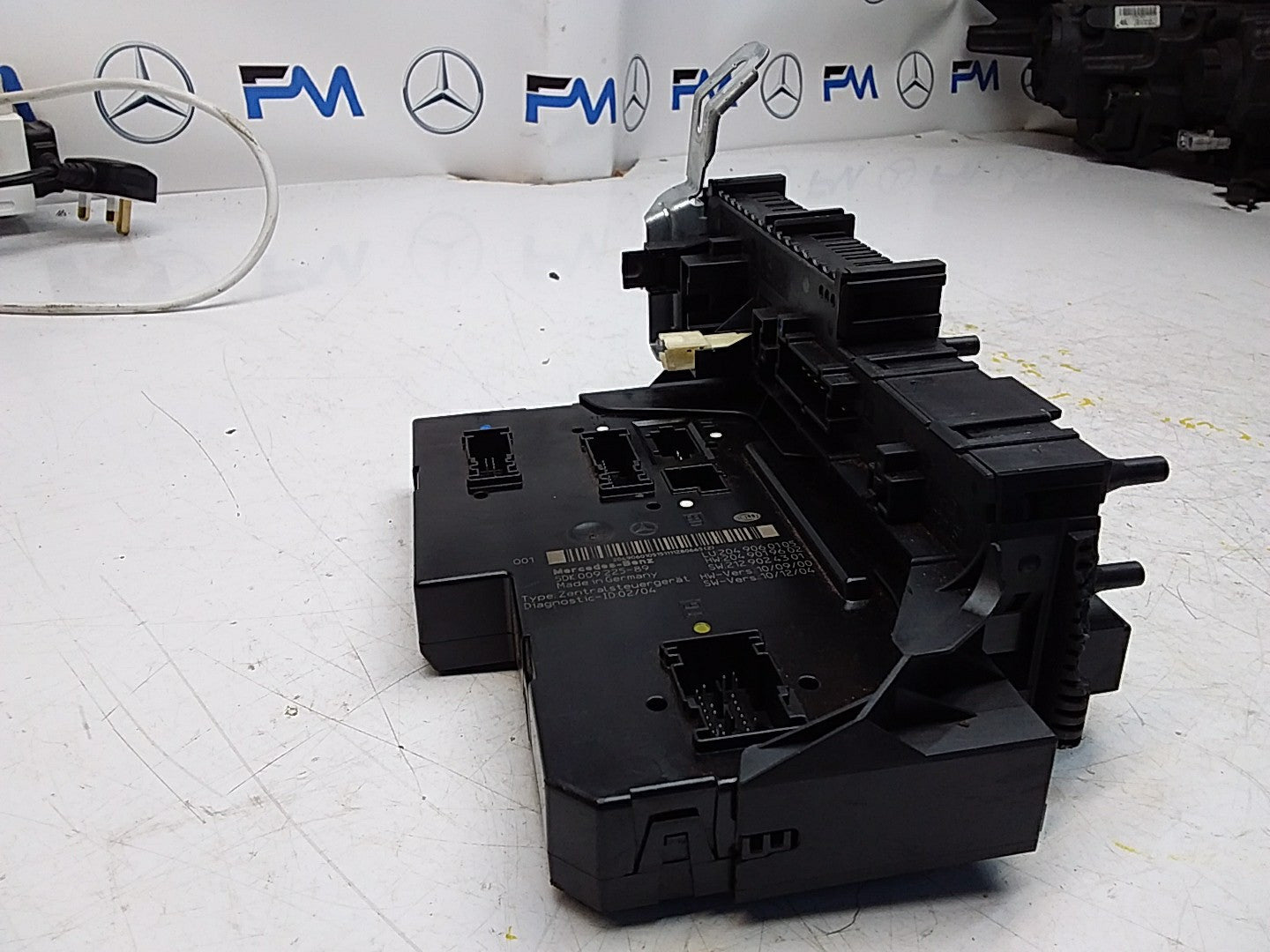 MERCEDES C-CLASS W204  FUSE  BOX RELAY A2049060105 FMF103