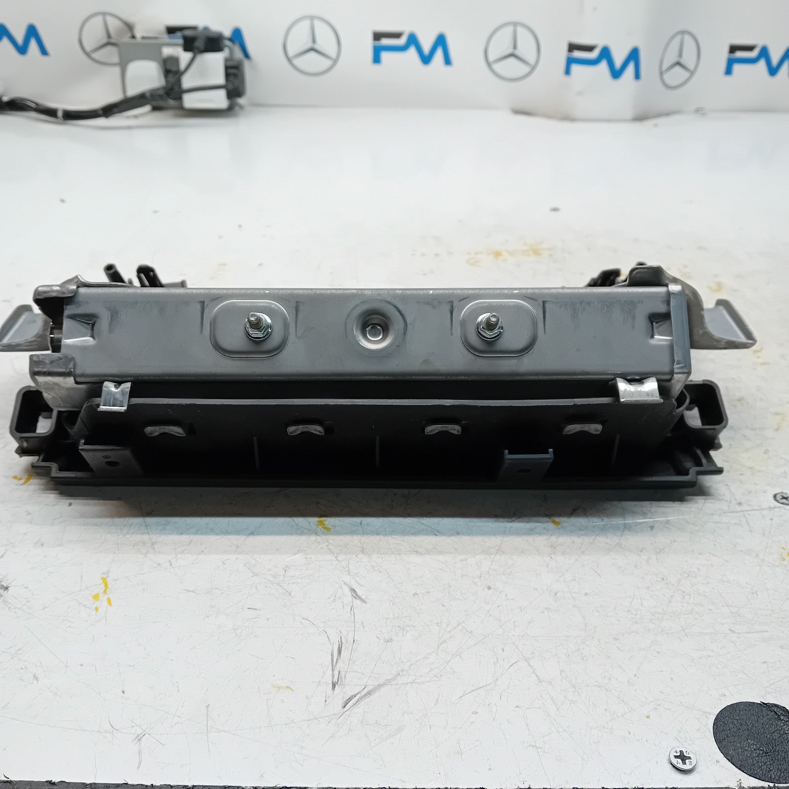 MITSUBISHI OUTLANDER MK3 KNEE AIR SRS BAG RIGHT DRIVER SIDE 7030A-31754 FM00990