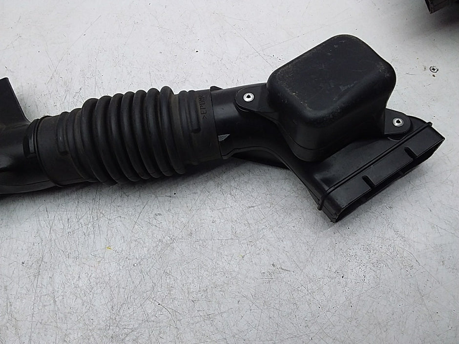 OUTLANDER AIR INTAKE TUBE 2.4 PETROL FMI09 1505A661