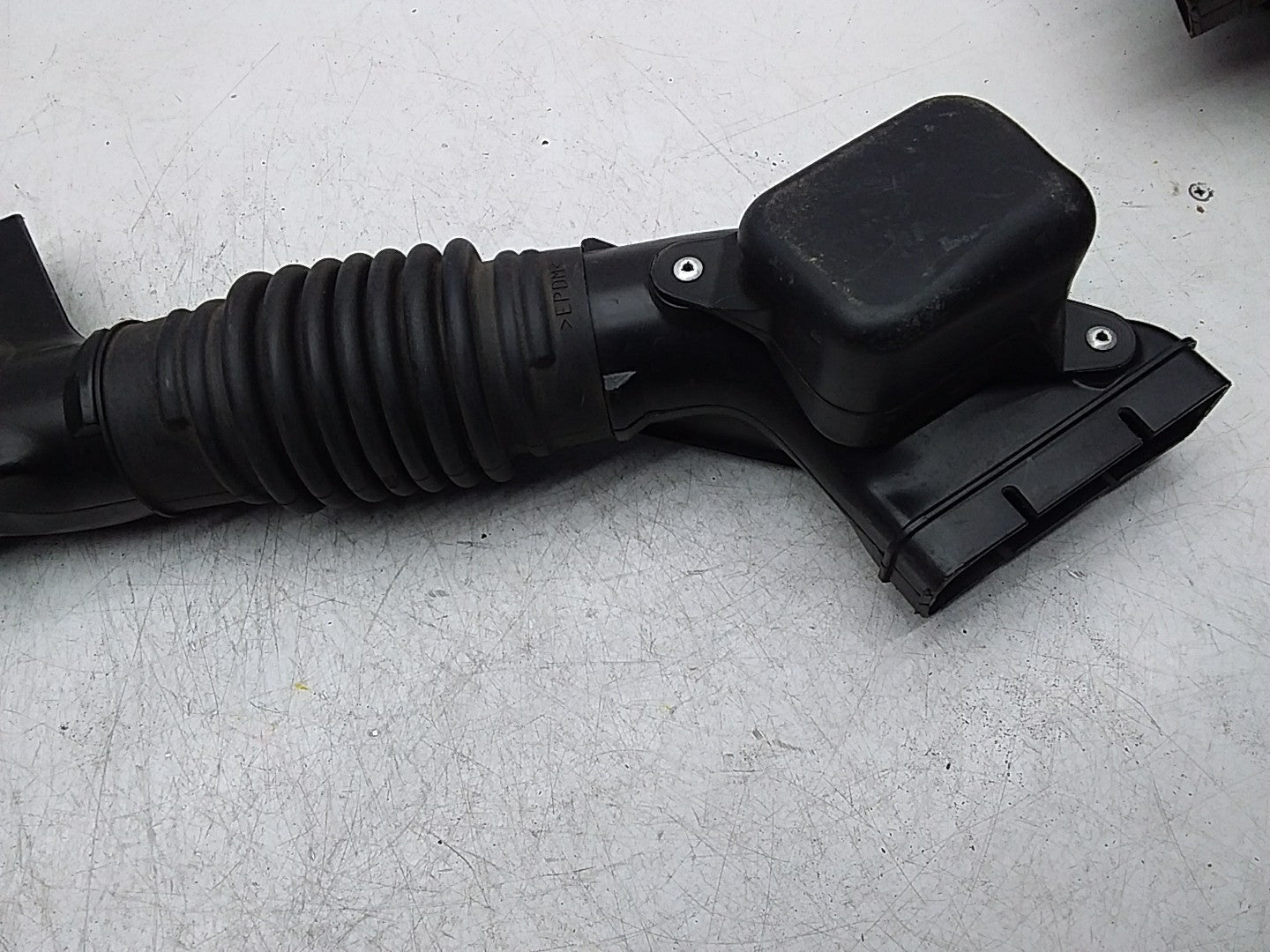 OUTLANDER AIR INTAKE TUBE 2.4 PETROL FMI09 1505A661