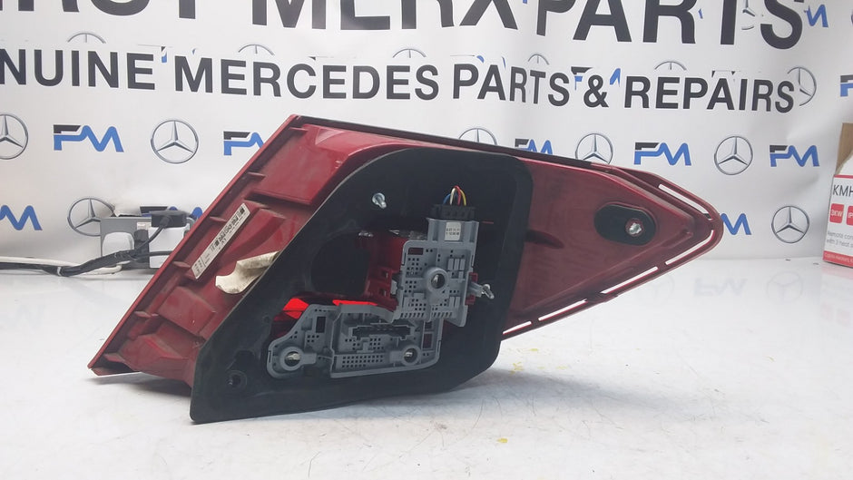 MERCEDES C-CLASS W204 PASSENGER SIDE NS REAR TAIL LIGHT A2048205464 2011 FMT106