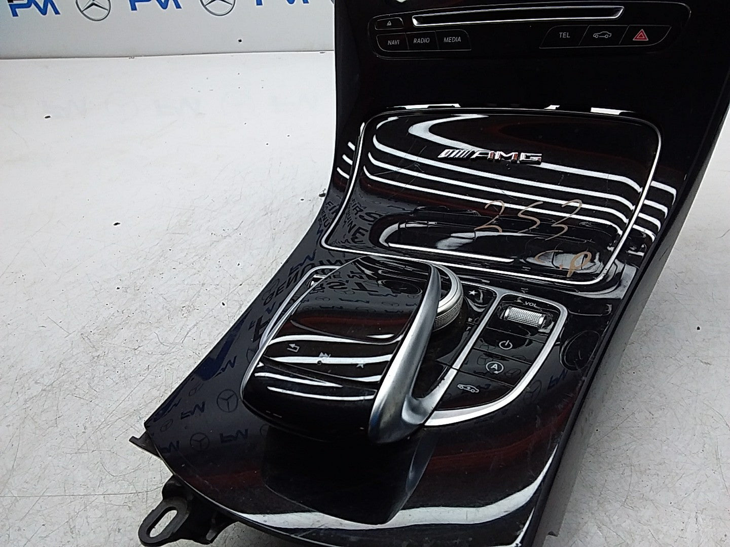 2016-2019 MERCEDES E CLASS W213 CENTRE  CONSOLE  A2055402224 FMK25 (DAMAGED)