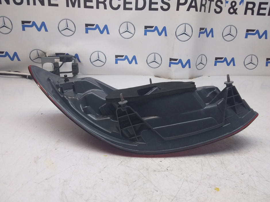 MERCEDES E-CLAZZ W213 DRIVER SIDE OS REAR TAIL LIGHT FMT95