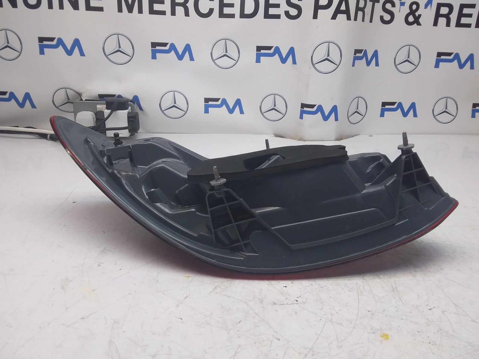 MERCEDES E-CLAZZ W213 DRIVER SIDE OS REAR TAIL LIGHT FMT95