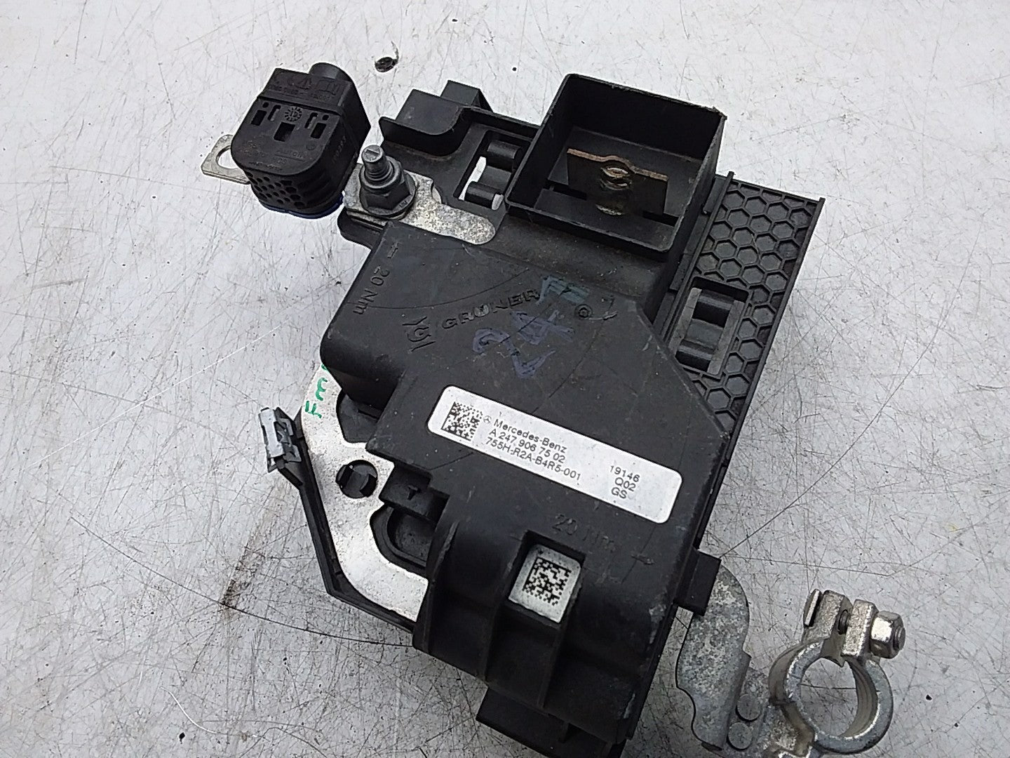 MERCEDES  B-CLASS W247 BATTERY TERMINAL LIMITER BRACKET UNIT A2479067502 FMR10