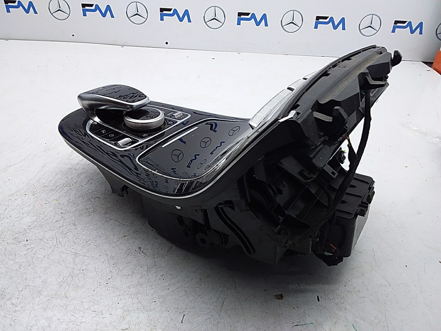 2016-2019 MERCEDES E CLASS W213 CENTRE  CONSOLE  A2138100815 FMK09 (DAMAGED)