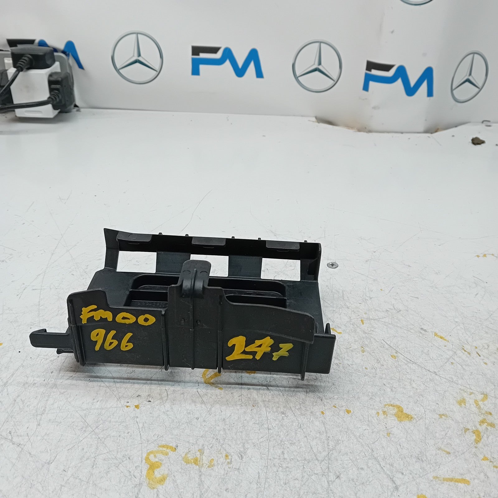 MERCEDES A CLASS W177 ECU BRACKET HOLDER TRIM A2475457900 FM00966